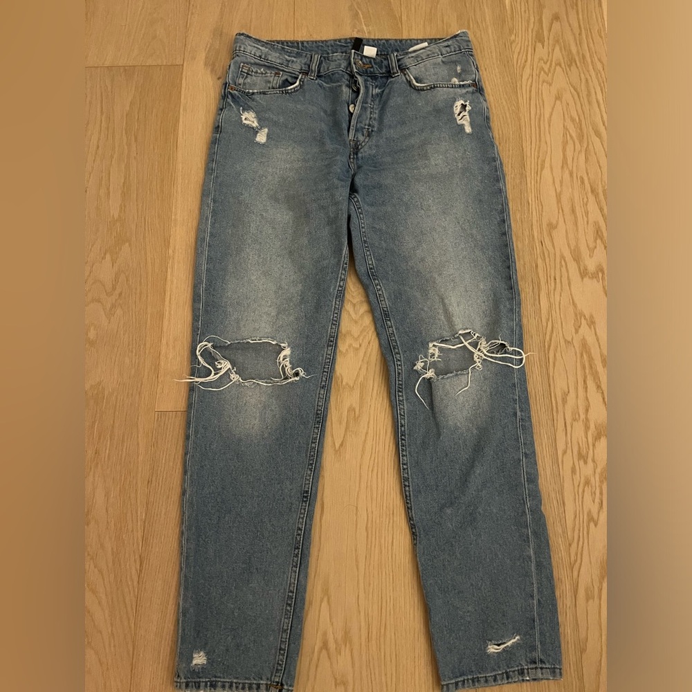 H&M ripped button fly jeans size 28